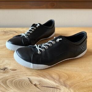 GELATO TESSA SNEAKERS BLACK LEATHER 38 WOMENS 7 BUNGEE LACE CASUAL SUMMER CHIC